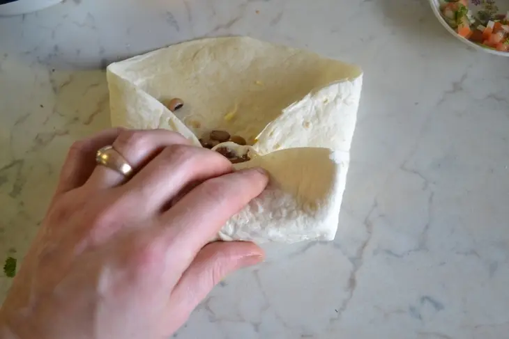 Чимичанга с курицей.: шаг 2