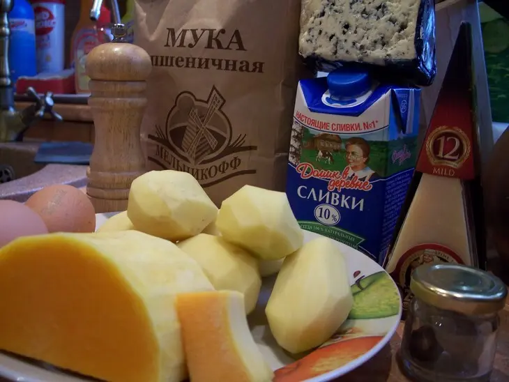 Ньокки из тыквы и картофеля с сырным соусом: шаг 1