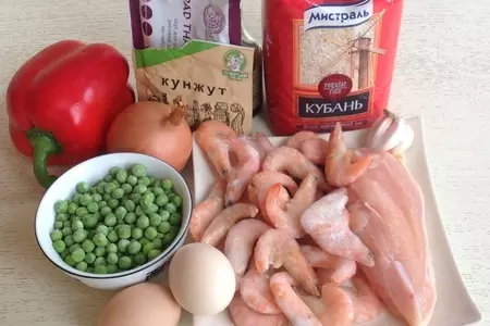 Рис по-китайски с курицей и креветками.: шаг 1