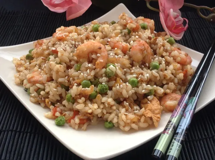 Рис по-китайски с курицей и креветками.: шаг 6