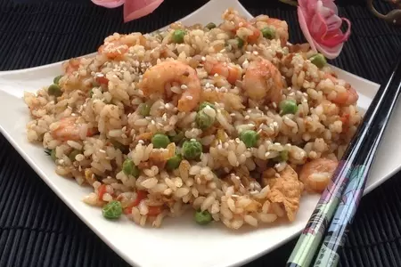 Рис по-китайски с курицей и креветками.: шаг 6