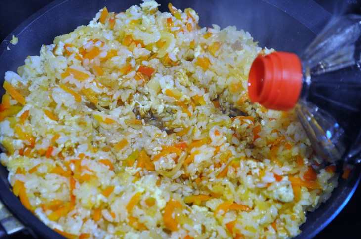 Хибачи (жареный рис )  с молоками в соевом соусе: шаг 7