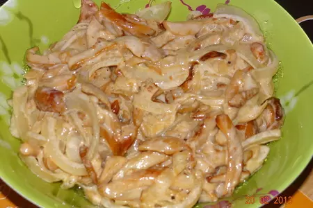 Курник из дрожжевого теста со свининой и белыми грибами: шаг 3