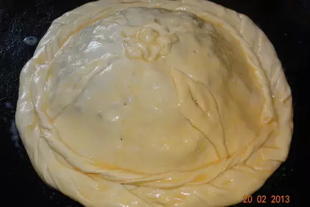 Курник из дрожжевого теста со свининой и белыми грибами: шаг 7
