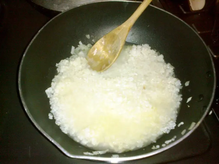 Ризотто с горгонзолой, грушей и грецким орехом: шаг 2