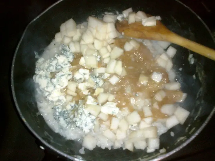 Ризотто с горгонзолой, грушей и грецким орехом: шаг 4