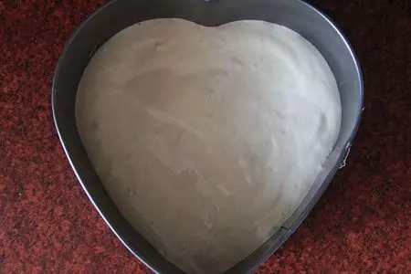 Бисквитный торт с персиками, миндалем и кремом из зефира: шаг 1