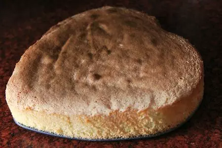 Бисквитный торт с персиками, миндалем и кремом из зефира: шаг 2