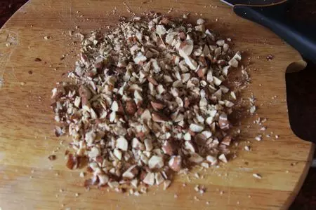 Бисквитный торт с персиками, миндалем и кремом из зефира: шаг 6