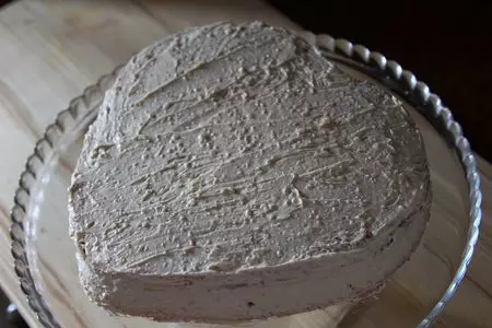Бисквитный торт с персиками, миндалем и кремом из зефира: шаг 9