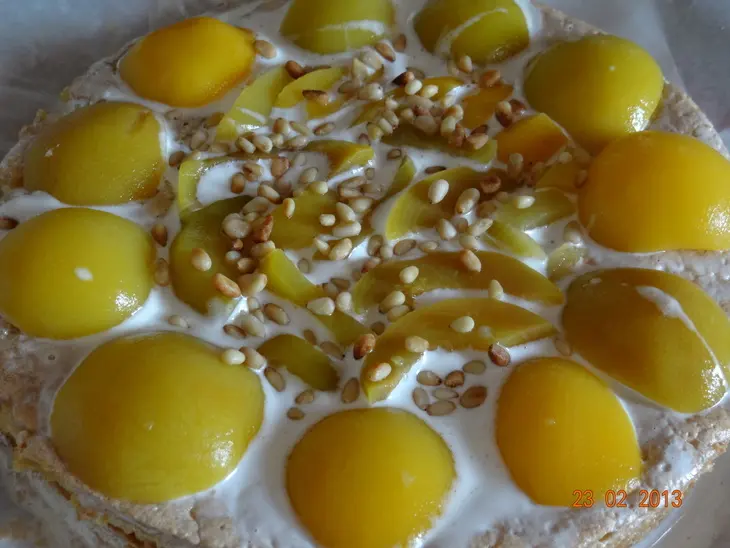 Персиковый ванильный тортик с орешками: шаг 3