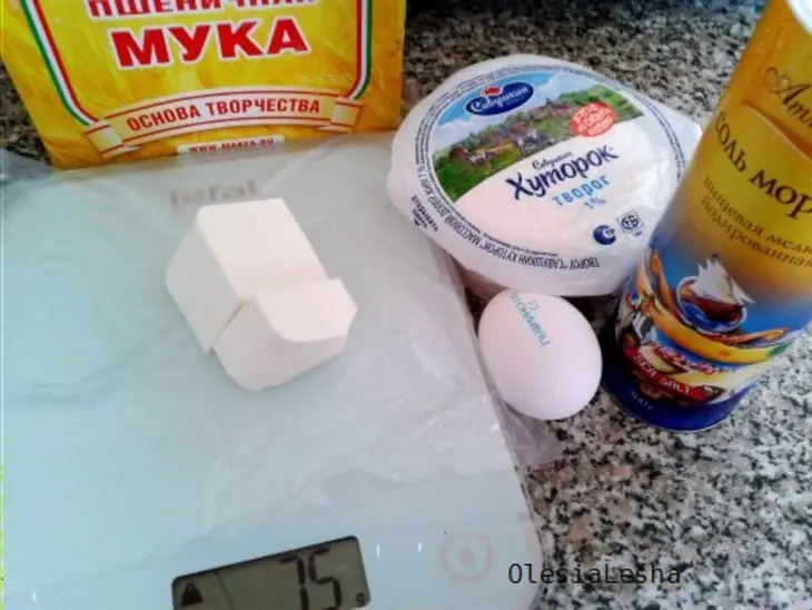 Воздушные сырники...с фетой))): шаг 1