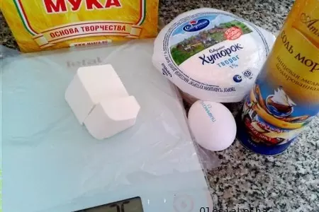 Воздушные сырники...с фетой))): шаг 1