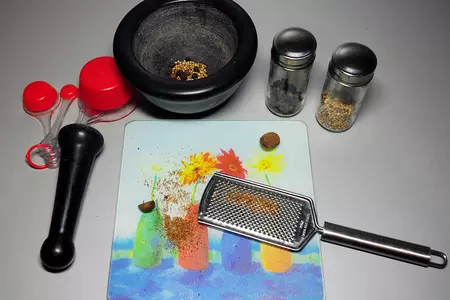 Куриные сардельки с паприкой и копчёным сыром, горчичным соусом и овощами-гриль.: шаг 3