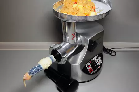 Куриные сардельки с паприкой и копчёным сыром, горчичным соусом и овощами-гриль.: шаг 6