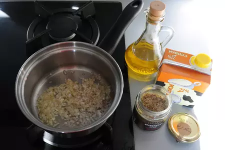 Куриные сардельки с паприкой и копчёным сыром, горчичным соусом и овощами-гриль.: шаг 9