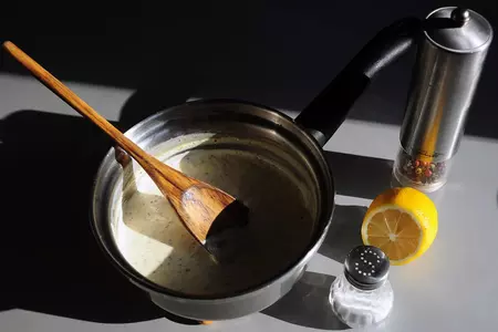 Куриные сардельки с паприкой и копчёным сыром, горчичным соусом и овощами-гриль.: шаг 11
