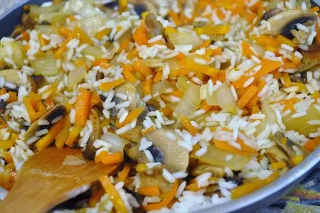 Курица фаршированная грибами и рисом.: шаг 5