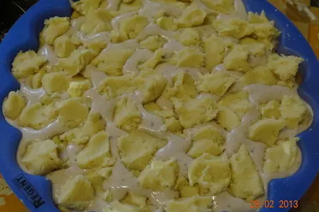 Творожный пирог с вареньем под медово-масляной крошкой: шаг 4