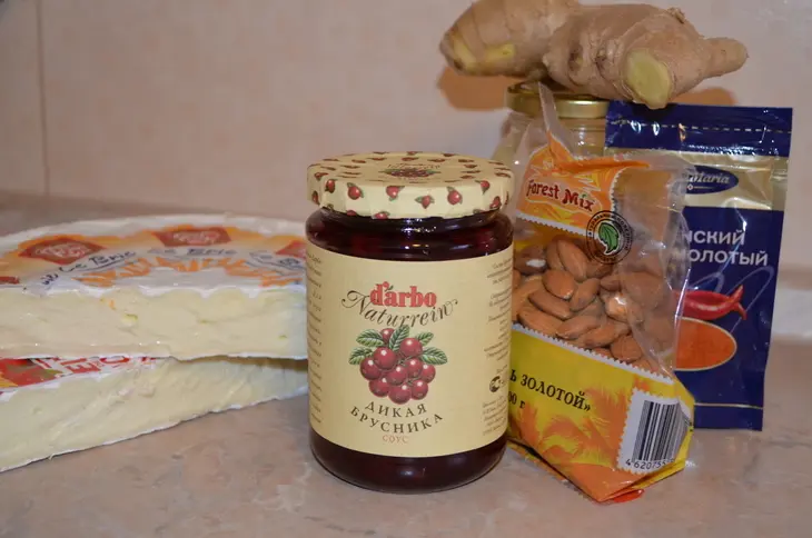 Жареный сыр с брусничным соусом darbo: шаг 1