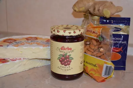 Жареный сыр с брусничным соусом darbo: шаг 1