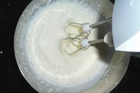 Вафельные трубочки с сливочно-ванильным кремом и шоколадом "любимый десерт императора": шаг 13