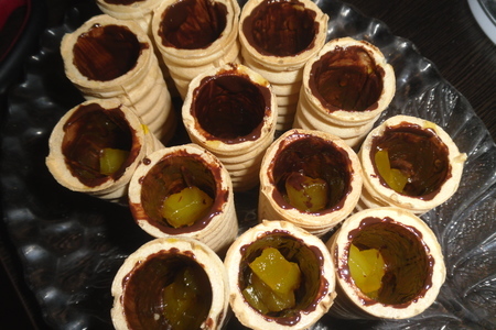 Вафельные трубочки с сливочно-ванильным кремом и шоколадом "любимый десерт императора": шаг 15