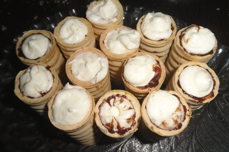 Вафельные трубочки с сливочно-ванильным кремом и шоколадом "любимый десерт императора": шаг 16