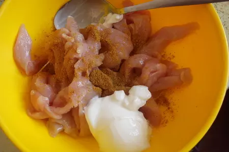 Куриная грудка карри и плов с картошкой.: шаг 1