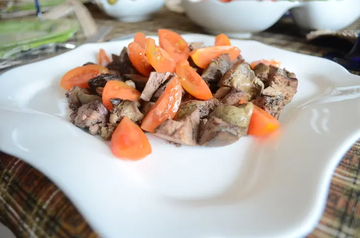 Салат с куриной печенью под брусничным соусом darbo: шаг 3