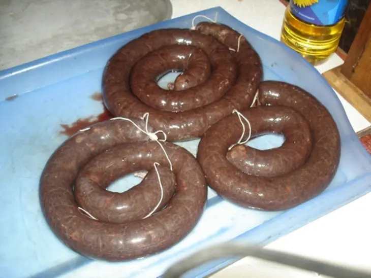 Колбаса кровяная домашняя с грибами и рисом.: шаг 7