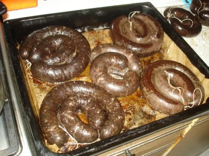 Колбаса кровяная домашняя с грибами и рисом.: шаг 9