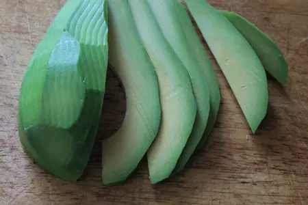 Домашний бургер с куриной грудкой и печеным перцем: шаг 6