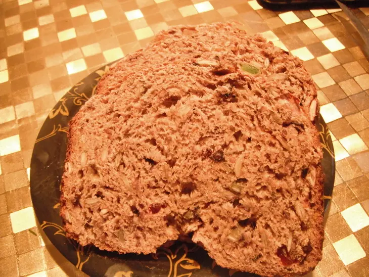 Хлеб из цельнозерновой муки с семенами и цукатами /для хп/: шаг 4
