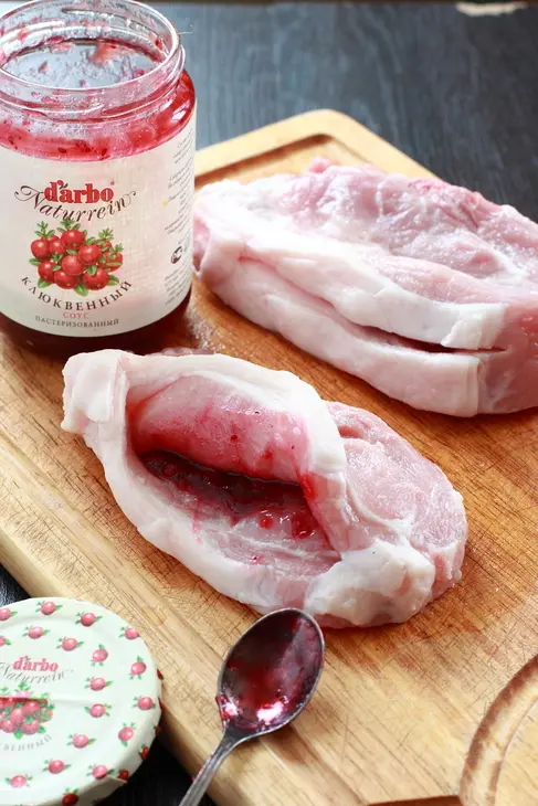 Свиные кармашки с клюквенным соусом: шаг 1