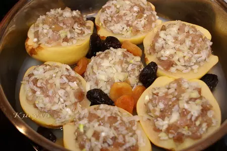 Айва фаршированная под соусом из дикой брусники: шаг 6