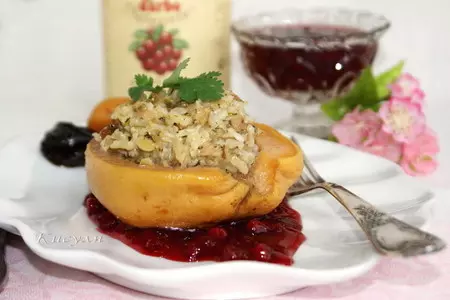 Айва фаршированная под соусом из дикой брусники: шаг 8