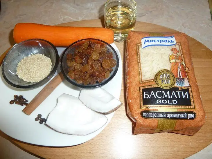 Рис с морковью и кокосовым орехом (гаджар пулау): шаг 1