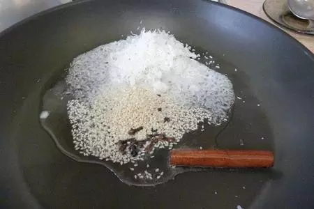 Рис с морковью и кокосовым орехом (гаджар пулау): шаг 3