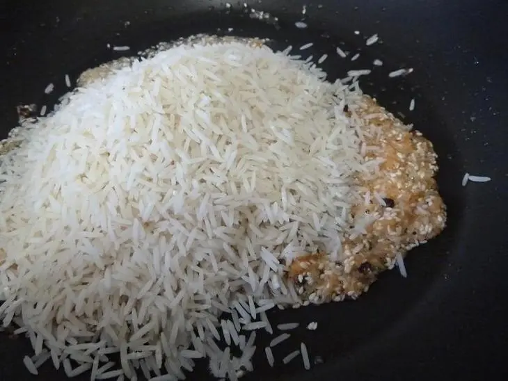 Рис с морковью и кокосовым орехом (гаджар пулау): шаг 5