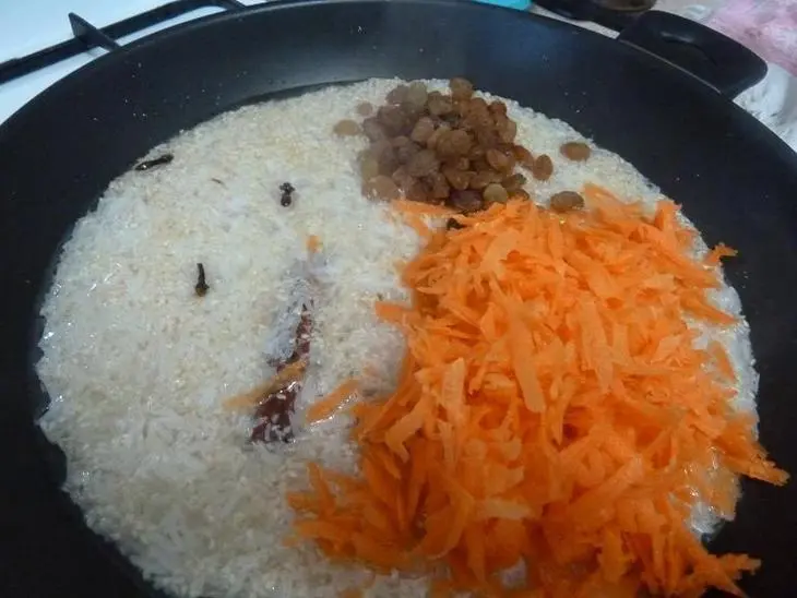Рис с морковью и кокосовым орехом (гаджар пулау): шаг 8