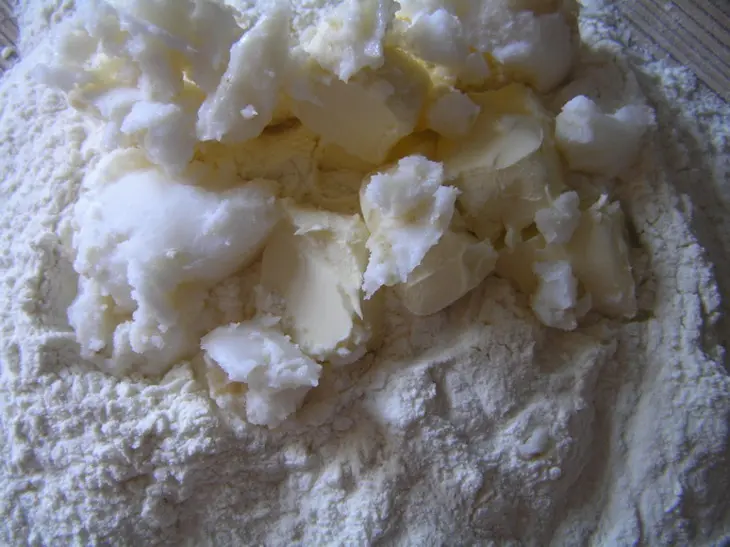 Мясной пирог с рисом, карамелизированным луком и яблоками: шаг 1