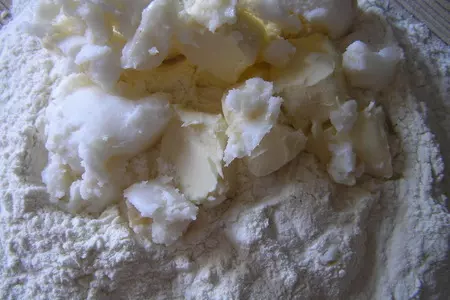 Мясной пирог с рисом, карамелизированным луком и яблоками: шаг 1