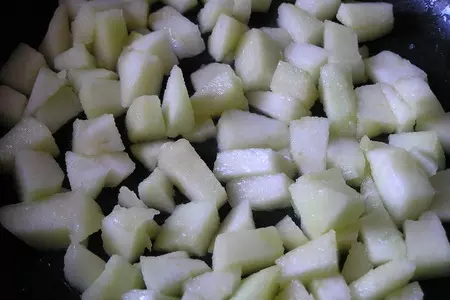 Мясной пирог с рисом, карамелизированным луком и яблоками: шаг 5