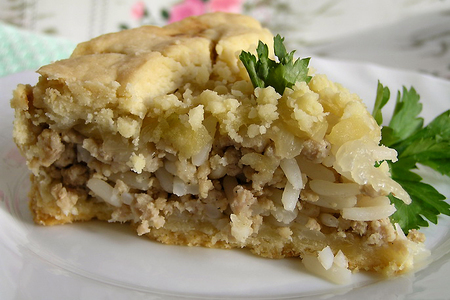 Мясной пирог с рисом, карамелизированным луком и яблоками: шаг 17