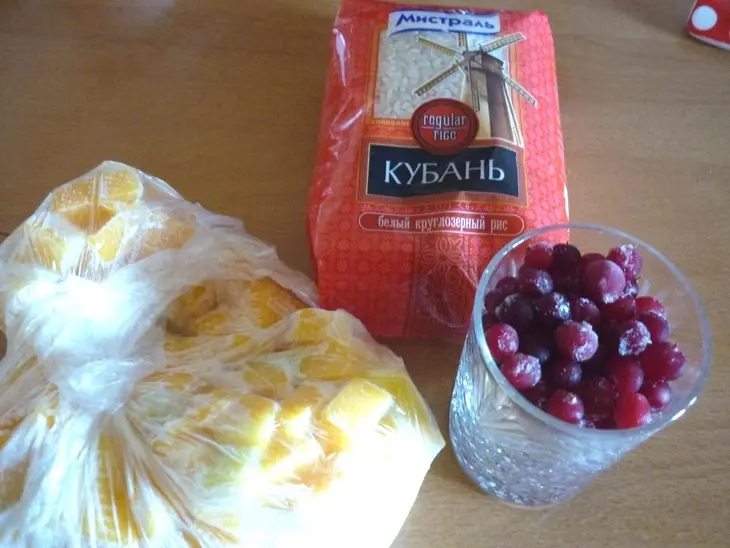 Рисовая запеканка с тыковкой и клюковкой): шаг 1