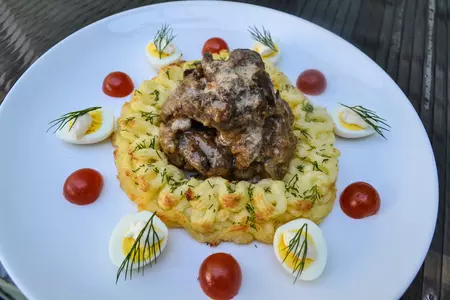 Куриная печень в сливочно-медовом соусе, в корзинке из пюре.: шаг 1