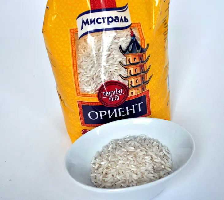 Куриные колбаски с ветчиной, оливками и рисом со свекольным релишем: шаг 2
