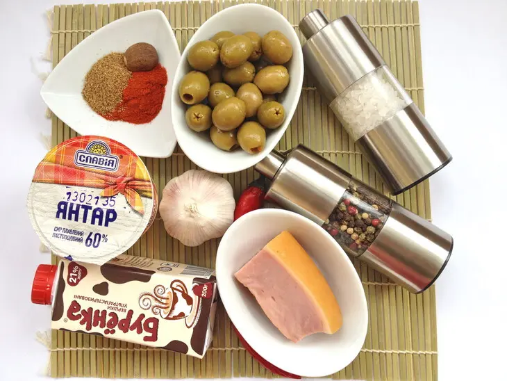 Куриные колбаски с ветчиной, оливками и рисом со свекольным релишем: шаг 3