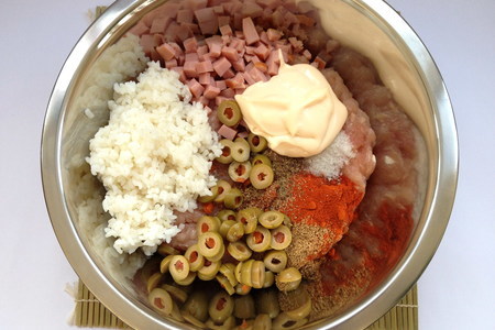 Куриные колбаски с ветчиной, оливками и рисом со свекольным релишем: шаг 4